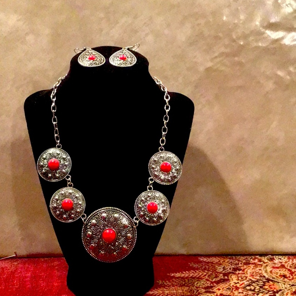 Classic Disk Statement Red & Silver Necklace 🌹